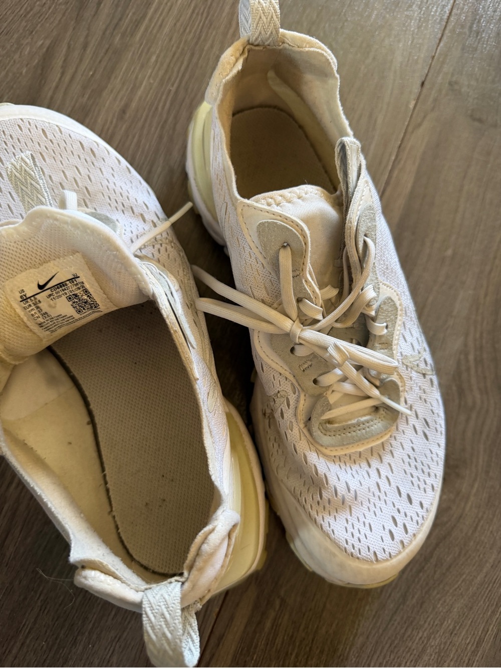 Nike White Youth Knit Running Shoes - Picture 5 of 6